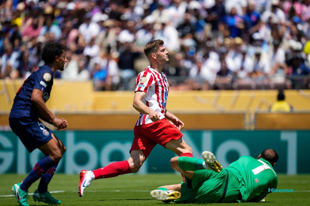 欧冠冠军PK无冕之王！带刀侍卫跟随C罗进球脚步，李刚仁读秒绝杀